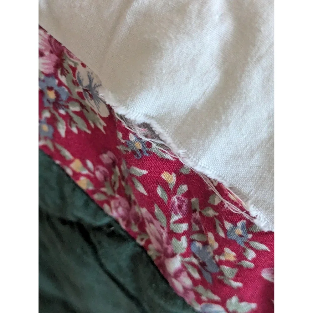 Vintage Handmade Floral Medallion Quilt 83x84 Cottagecore Bedding